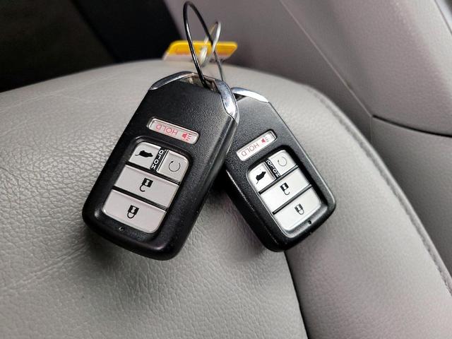 Photo of 2017 Silver Honda Pilot