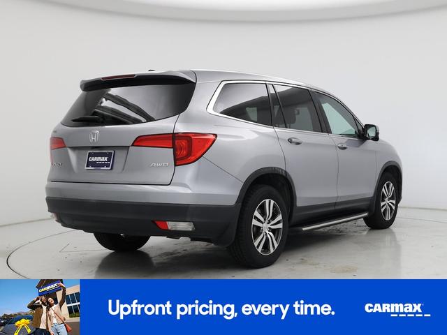 Photo of 2017 Silver Honda Pilot
