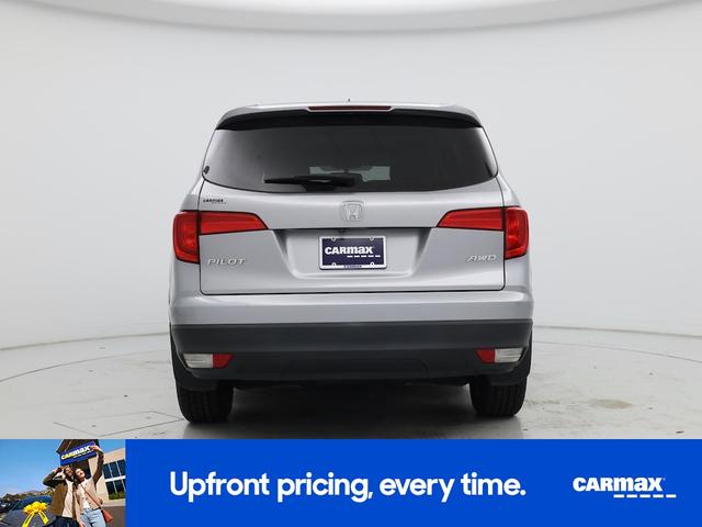 Photo of 2017 Silver Honda Pilot