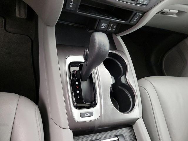 Photo of 2017 Silver Honda Pilot