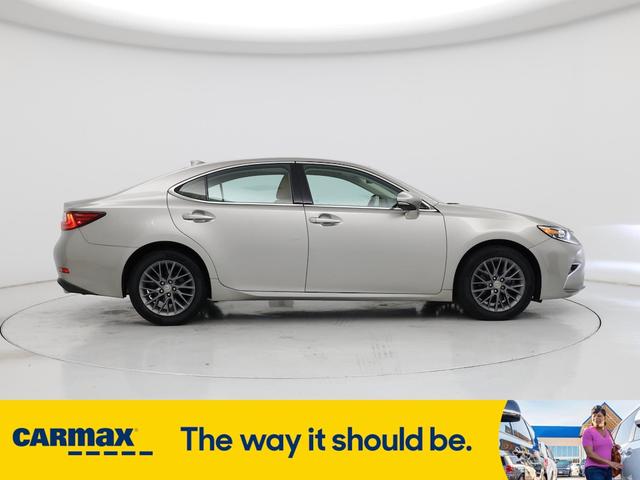 Photo of 2018 Gold Lexus ES 350