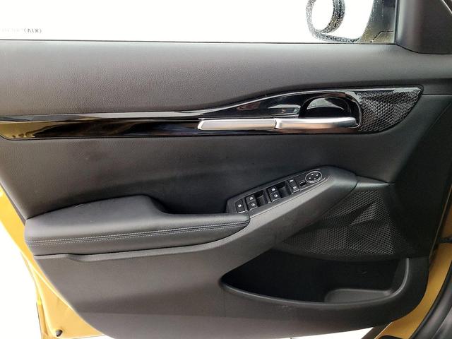 Photo of 2021 Yellow Kia Seltos
