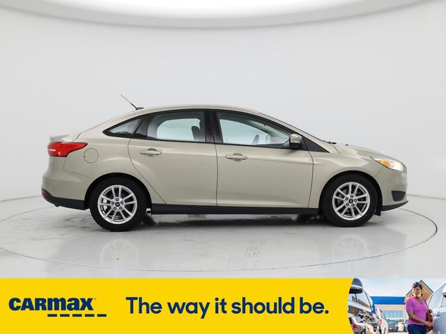 Photo of 2016 Gold Ford Focus
