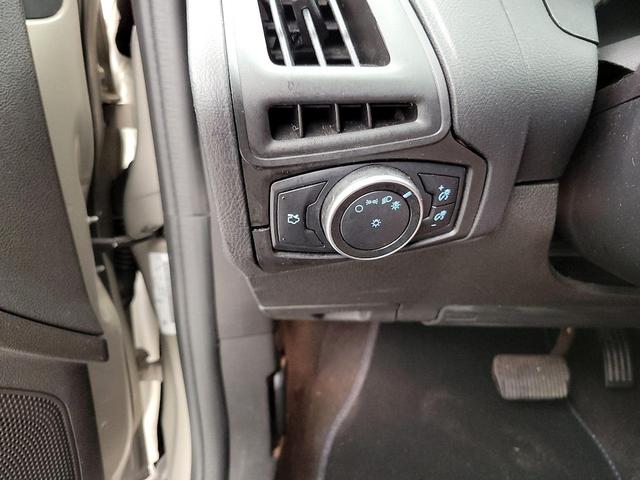 Photo of 2016 Gold Ford Focus