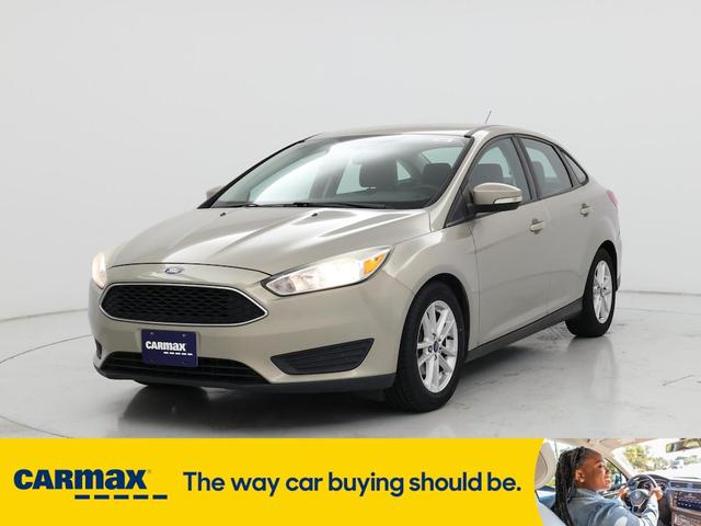 Photo of 2016 Gold Ford Focus