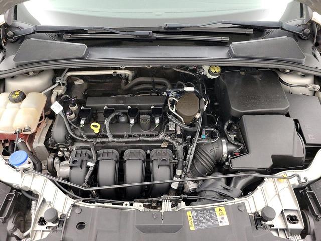 Photo of 2016 Gold Ford Focus