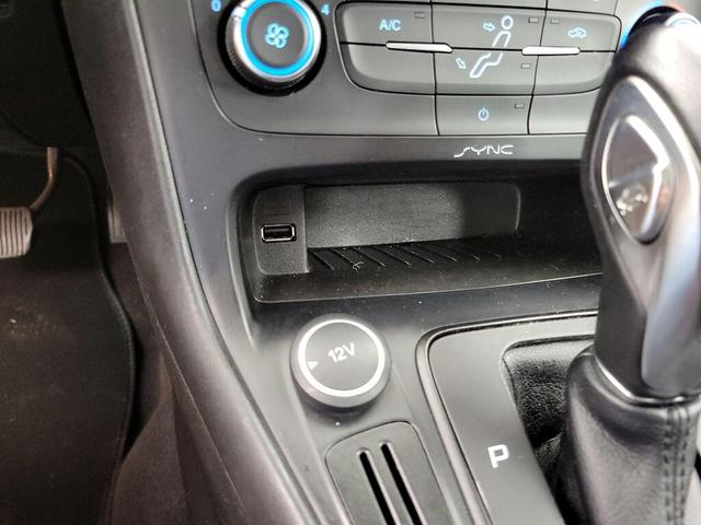 Photo of 2016 Gold Ford Focus