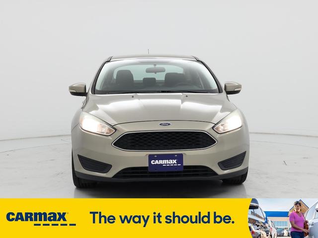 Photo of 2016 Gold Ford Focus