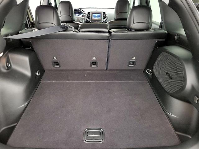 Photo of 2019 Green Jeep Cherokee