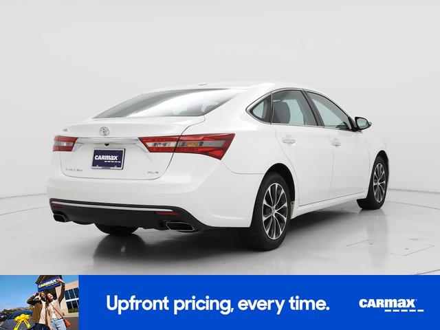 Photo of 2016 White Toyota Avalon