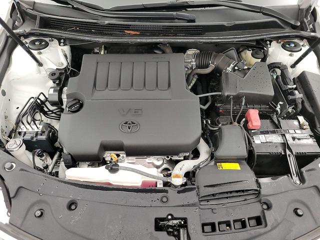 Photo of 2016 White Toyota Avalon
