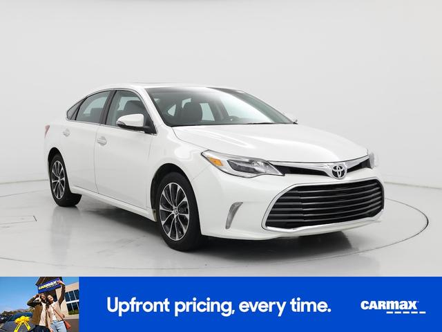 Photo of 2016 White Toyota Avalon