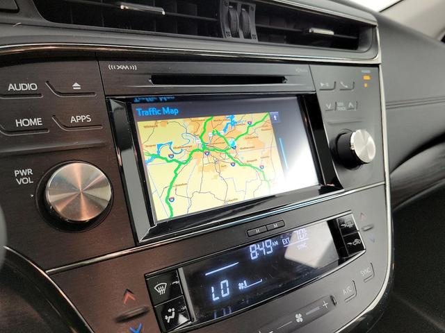 Photo of 2016 White Toyota Avalon