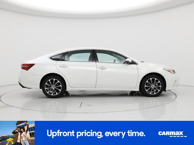 Photo of 2016 White Toyota Avalon