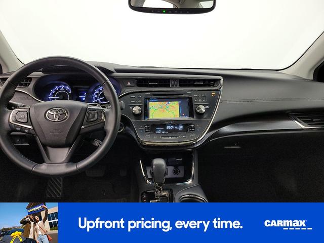 Photo of 2016 White Toyota Avalon