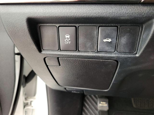 Photo of 2016 White Toyota Avalon