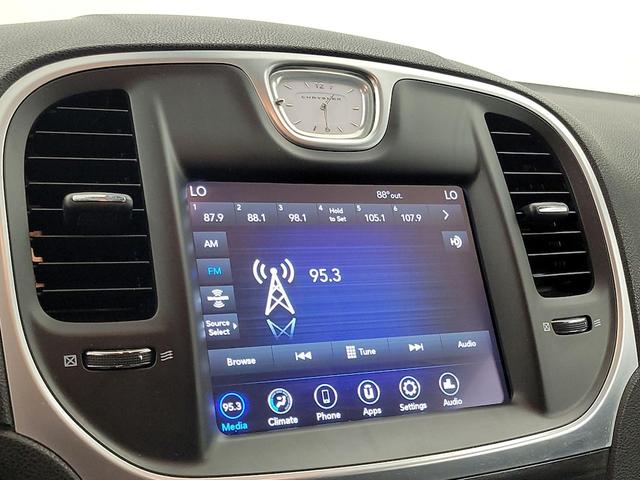 Photo of 2021 Orange Chrysler 300
