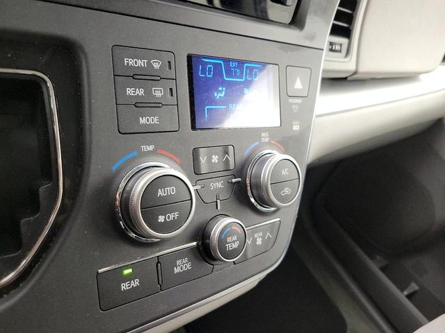 Photo of 2016 Silver Toyota Sienna