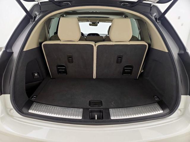 Photo of 2020 White Acura MDX