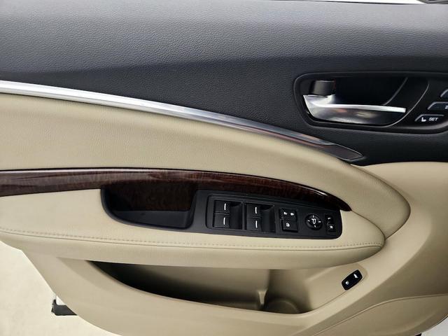 Photo of 2020 White Acura MDX