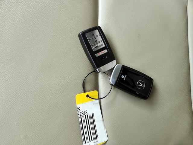 Photo of 2020 White Acura MDX