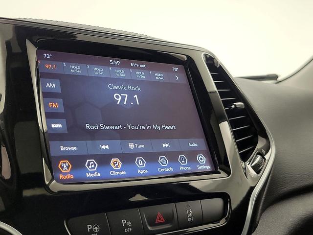 Photo of 2021 White Jeep Cherokee