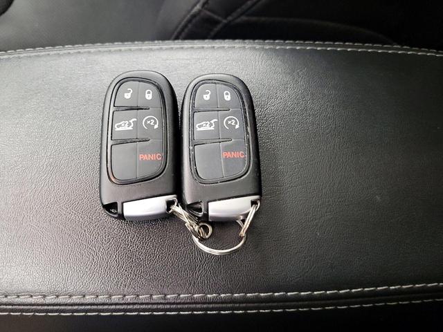 Photo of 2021 White Jeep Cherokee