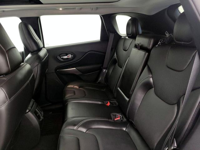 Photo of 2021 White Jeep Cherokee