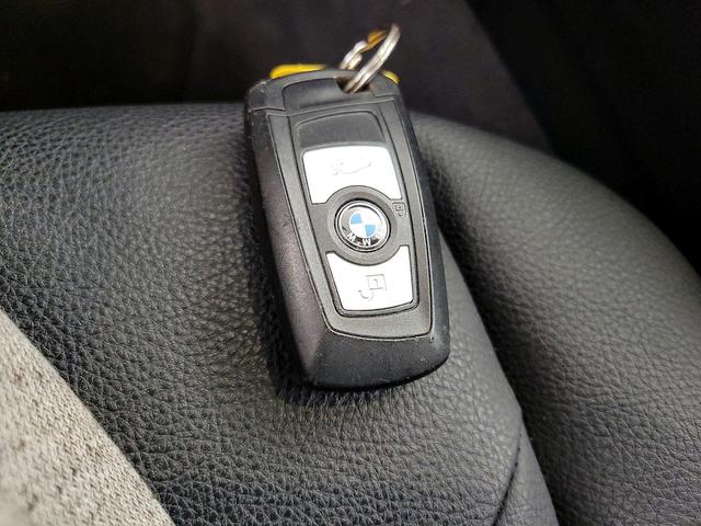 Photo of 2015 Black BMW 320
