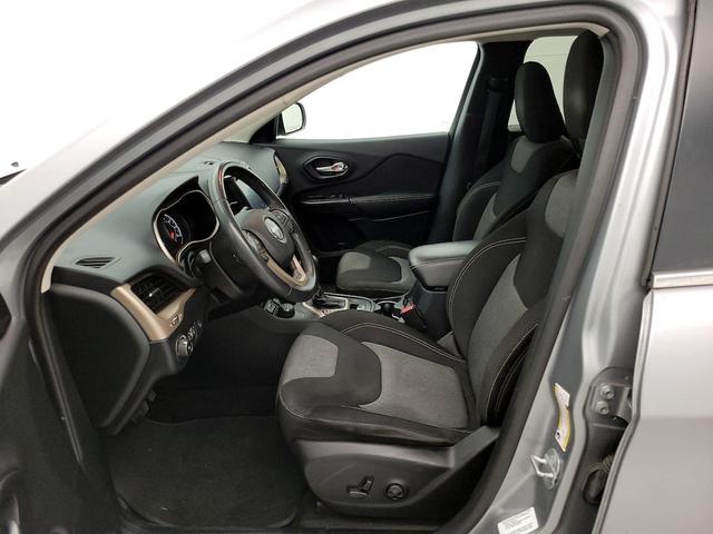 Photo of 2014 Silver Jeep Cherokee