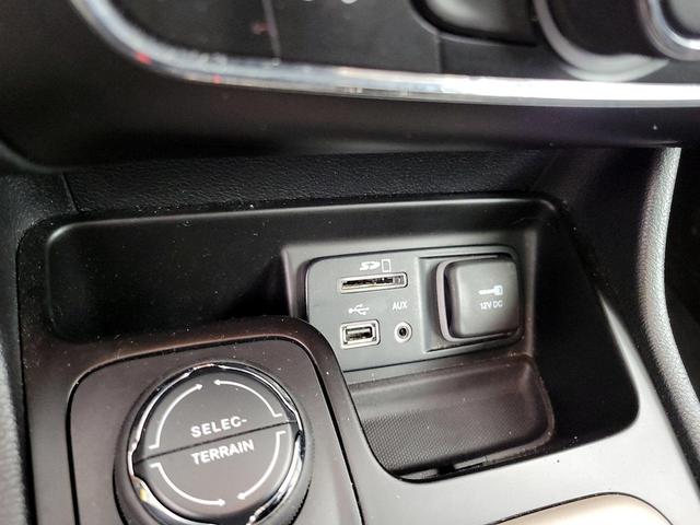 Photo of 2014 Silver Jeep Cherokee