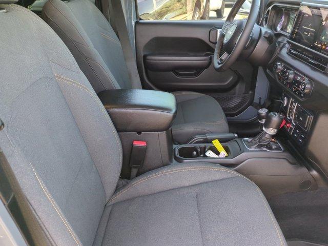 Photo of 2024 Anvil Clearcoat Jeep Wrangler