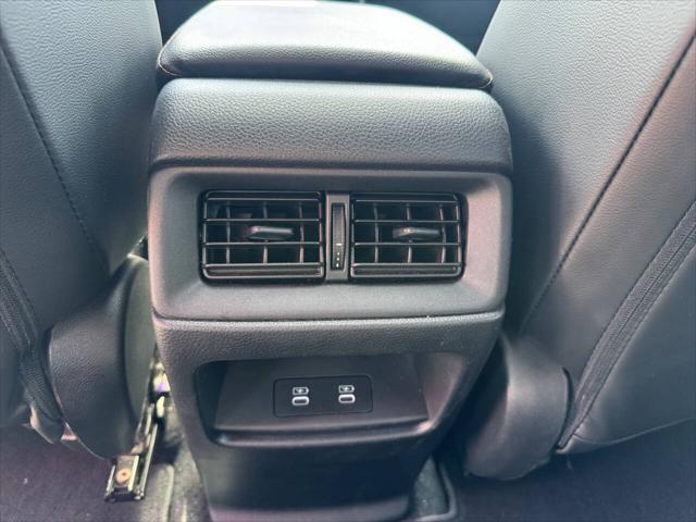 Photo of 2024 White Honda CR-V Hybrid