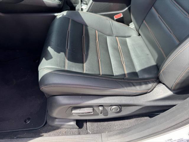 Photo of 2024 White Honda CR-V Hybrid