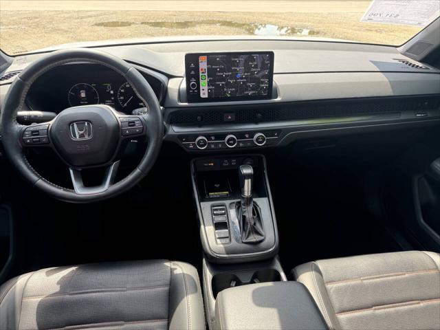 Photo of 2024 White Honda CR-V Hybrid