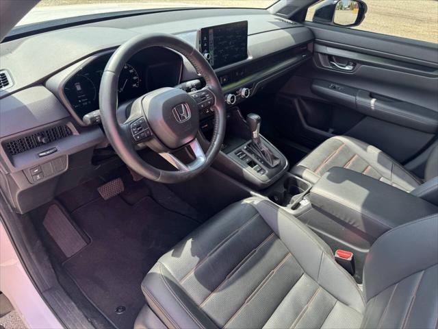 Photo of 2024 White Honda CR-V Hybrid