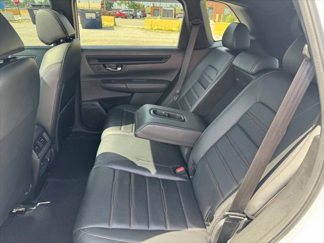 Photo of 2024 White Honda CR-V Hybrid