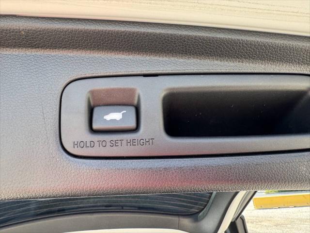 Photo of 2024 White Honda CR-V Hybrid