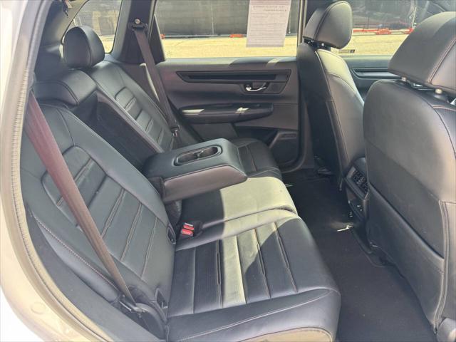 Photo of 2024 White Honda CR-V Hybrid