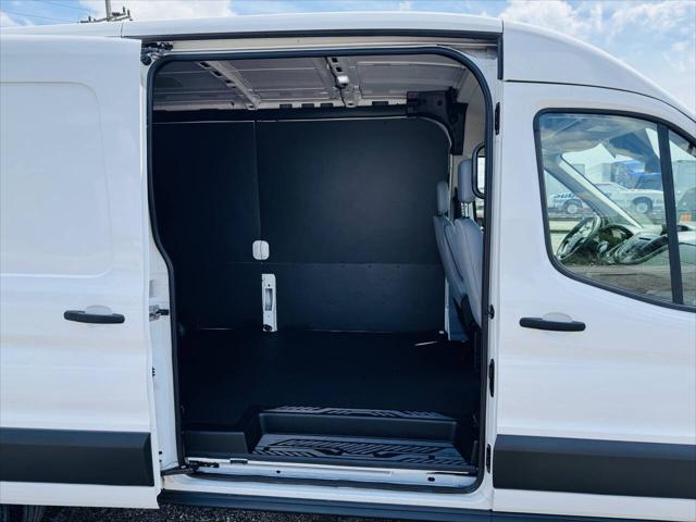 Photo of 2019 White Ford Transit-250