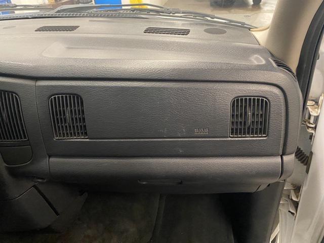 Photo of 2002 White Dodge Ram 1500