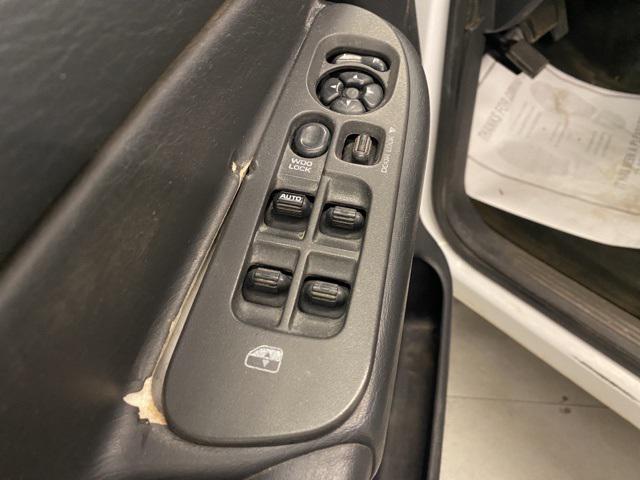 Photo of 2002 White Dodge Ram 1500