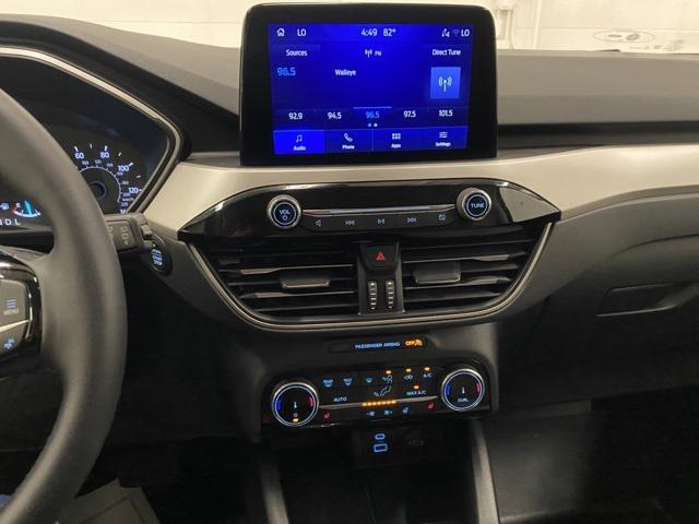 Photo of 2022 Rapid Red Metallic Tinted Clearcoat Ford Escape
