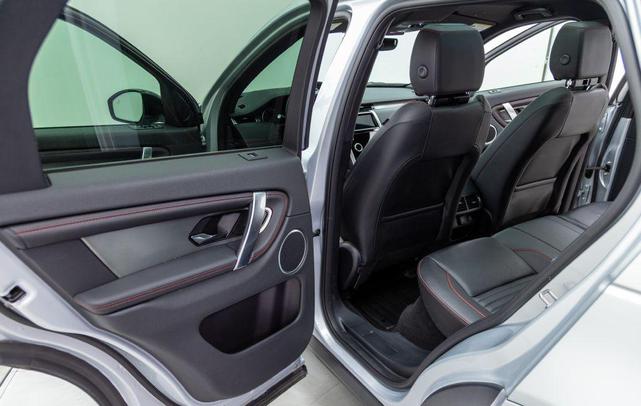 Photo of 2023 SILVER Land Rover Discovery Sport