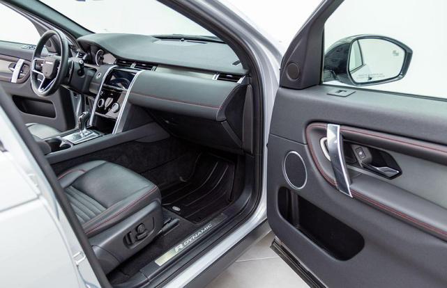 Photo of 2023 SILVER Land Rover Discovery Sport