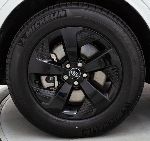 Photo of 2023 SILVER Land Rover Discovery Sport