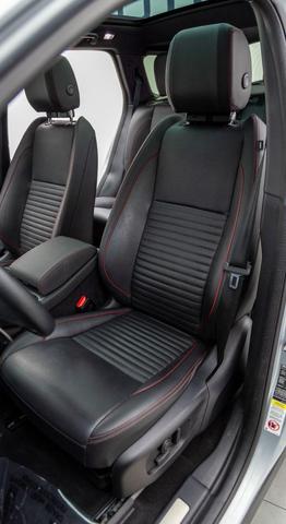 Photo of 2023 SILVER Land Rover Discovery Sport