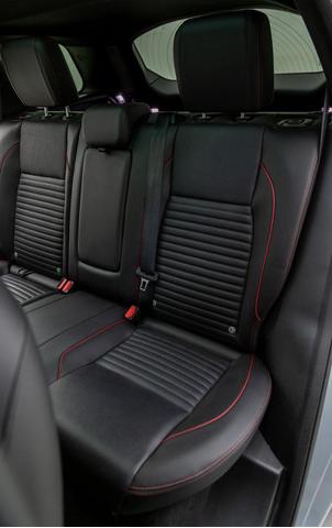 Photo of 2023 SILVER Land Rover Discovery Sport