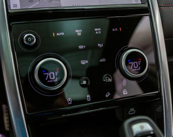 Photo of 2023 SILVER Land Rover Discovery Sport