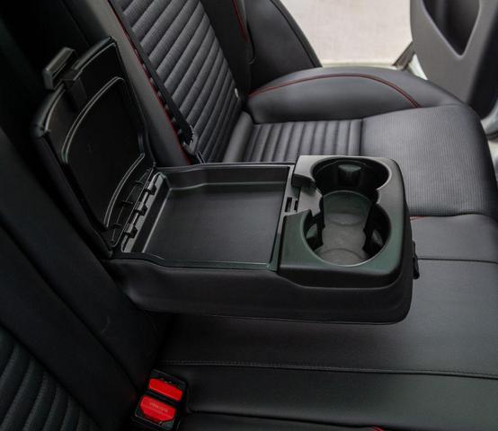 Photo of 2023 SILVER Land Rover Discovery Sport